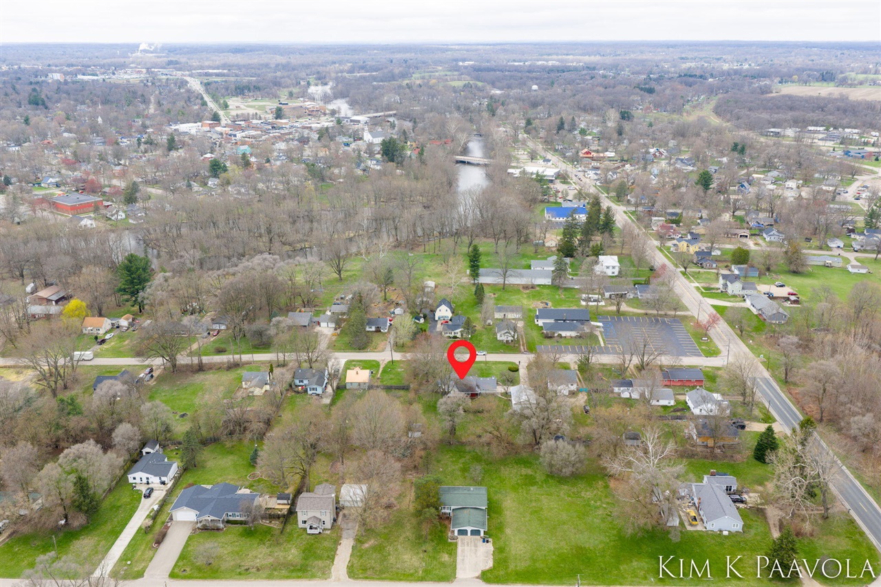 916 James Street, Plainwell, MI, 49080-1816