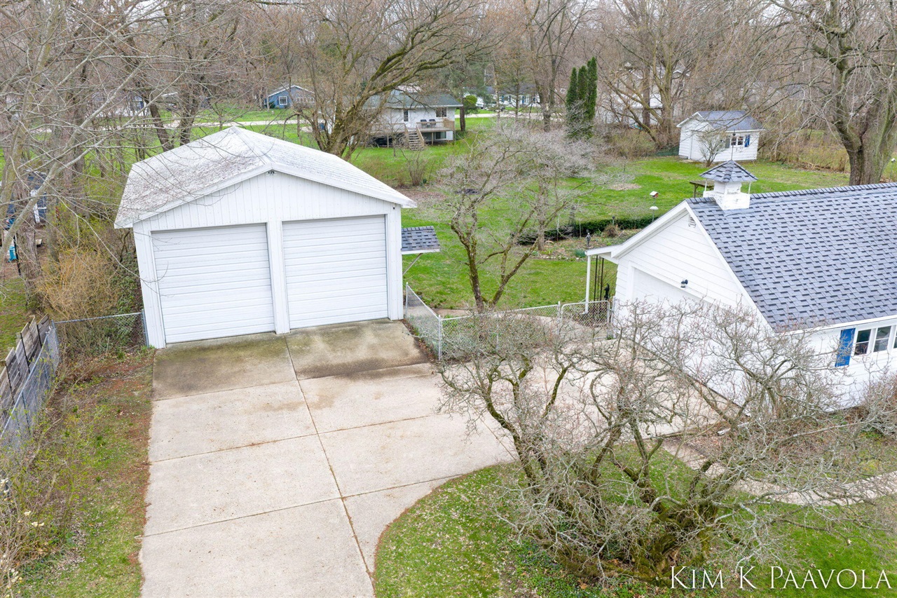 916 James Street, Plainwell, MI, 49080-1816