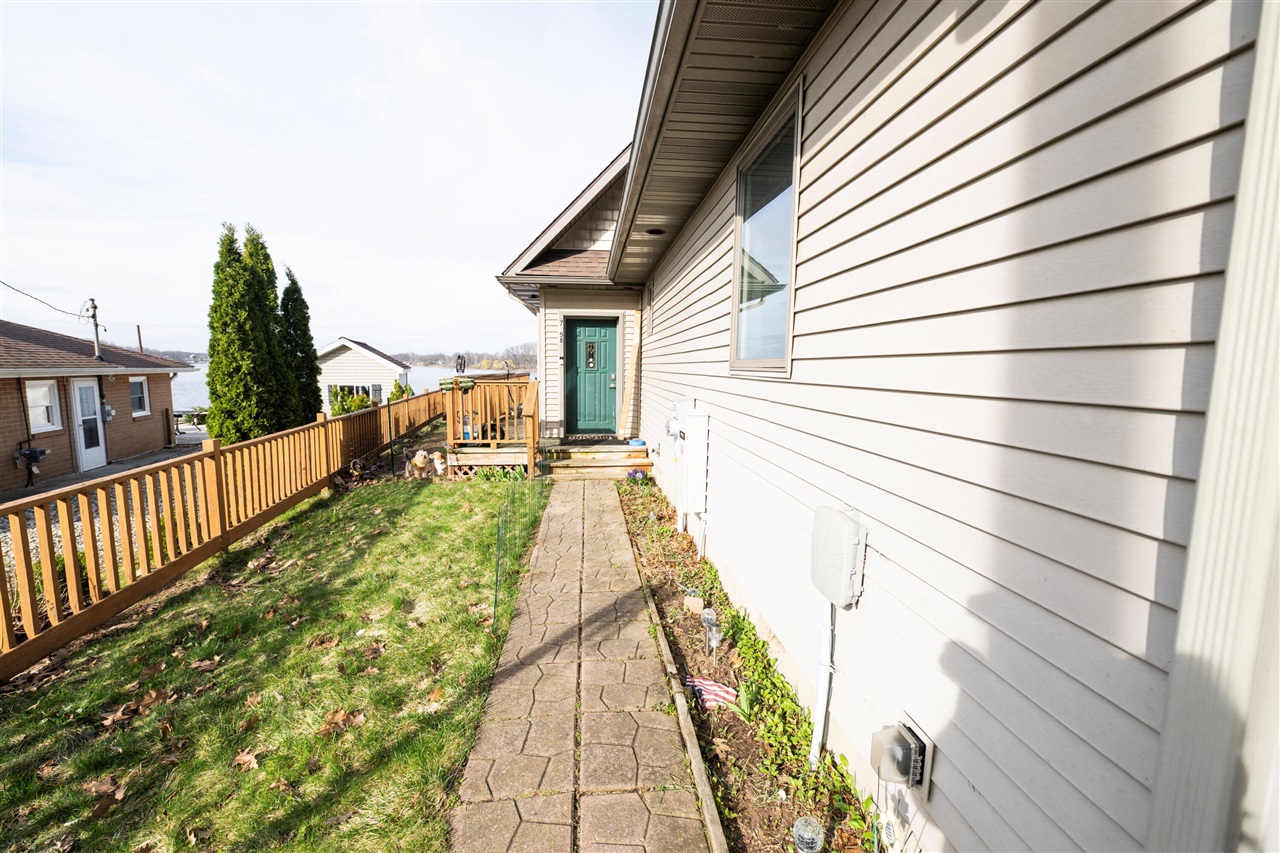 7258 S Crooked Lake Drive, Delton, MI, 49046