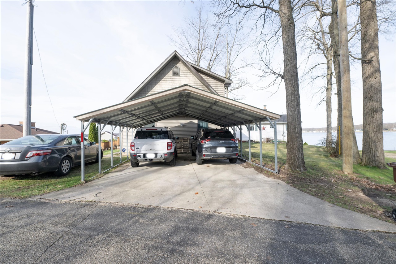 7258 S Crooked Lake Drive, Delton, MI, 49046