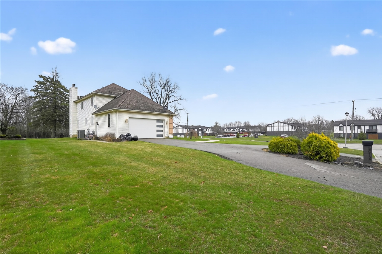 5012 Forest Side Drive, Flint, MI, 48532-2326