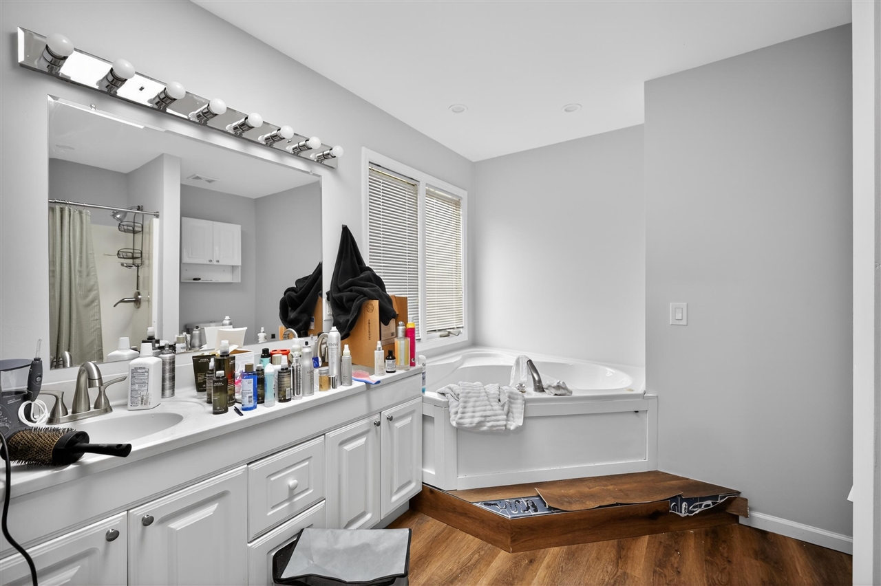 5012 Forest Side Drive, Flint, MI, 48532-2326