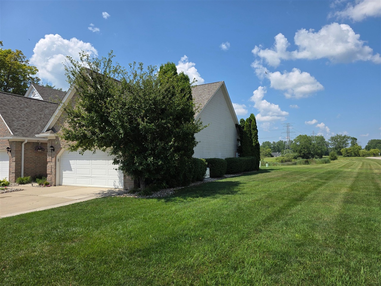 2nd image of 31637 Beaver Cir, New Boston, MI 48164 | MLS# 70523449