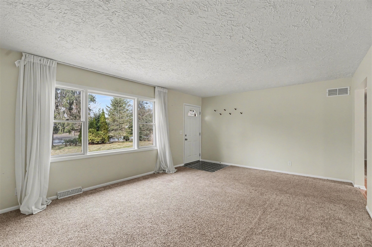 7033 S 12th Street, Portage, MI, 49024-3804