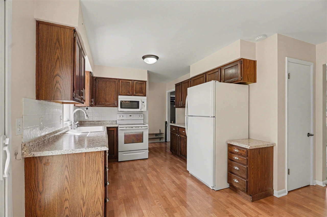 7033 S 12th Street, Portage, MI, 49024-3804