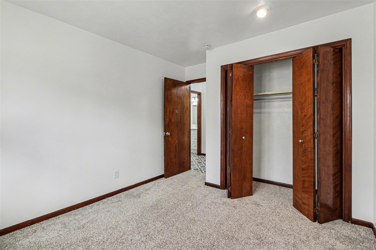 5381 Thayer Avenue, Kalamazoo, MI, 49004-1933