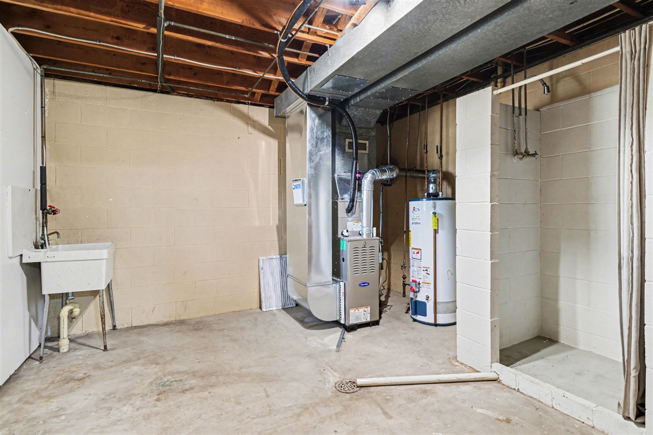 5381 Thayer Avenue, Kalamazoo, MI, 49004-1933