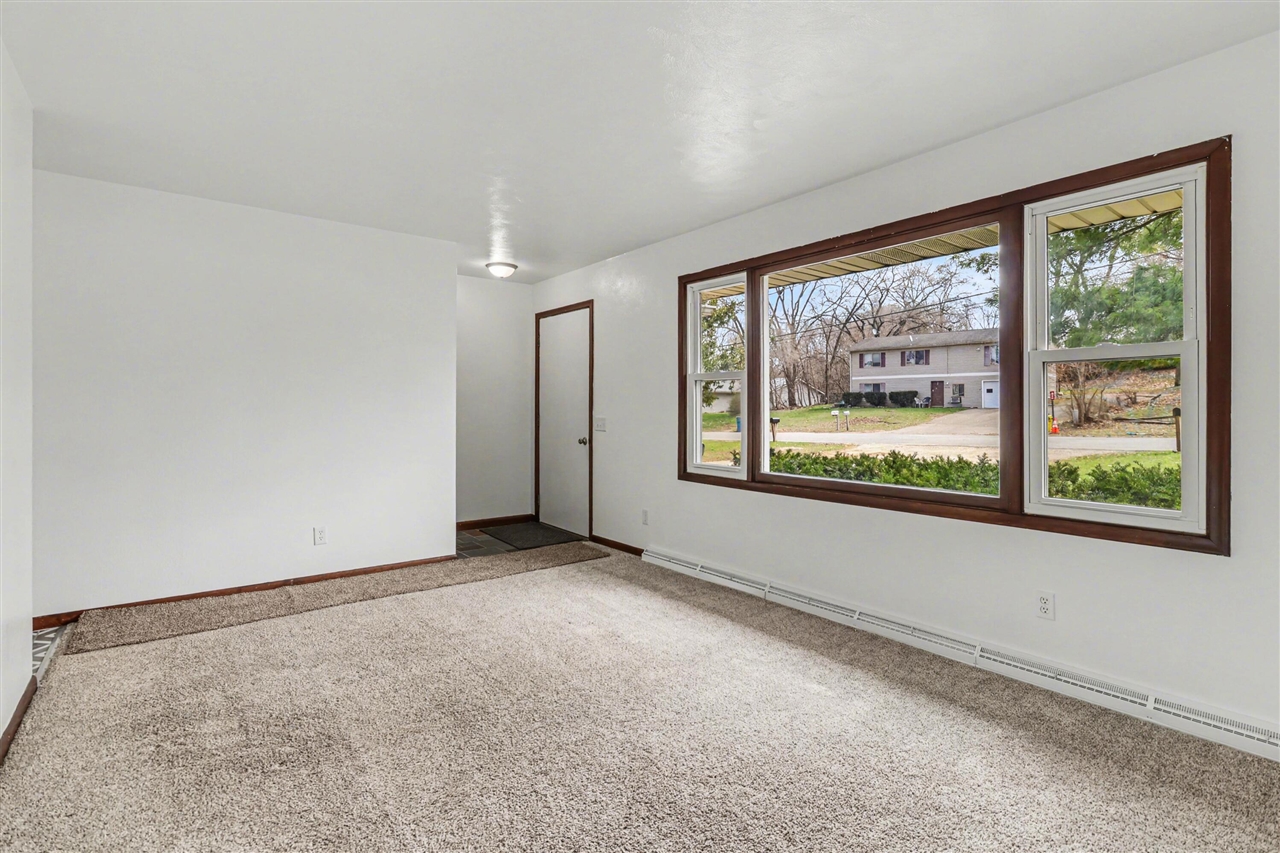 5381 Thayer Avenue, Kalamazoo, MI, 49004-1933