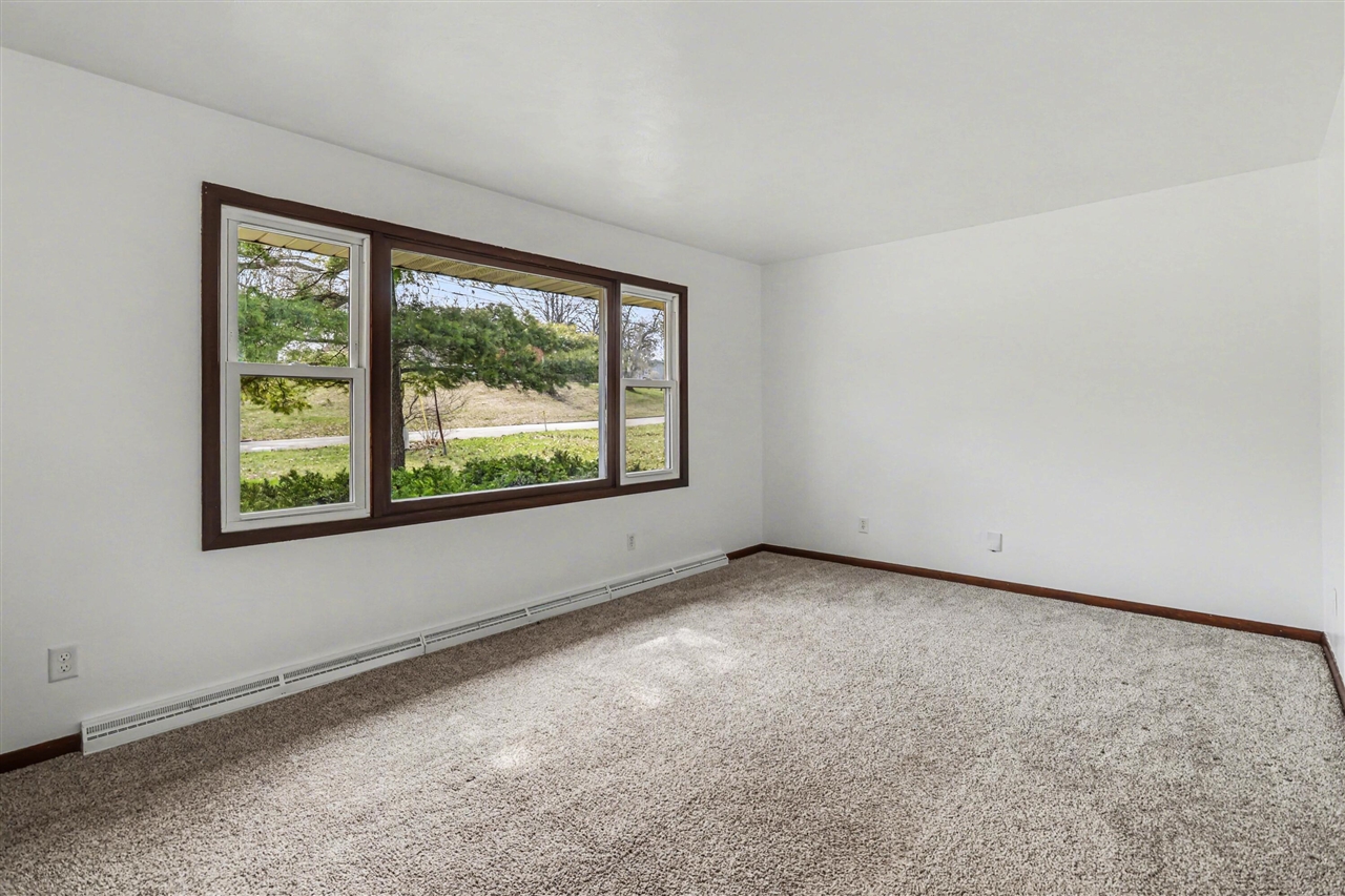 5381 Thayer Avenue, Kalamazoo, MI, 49004-1933