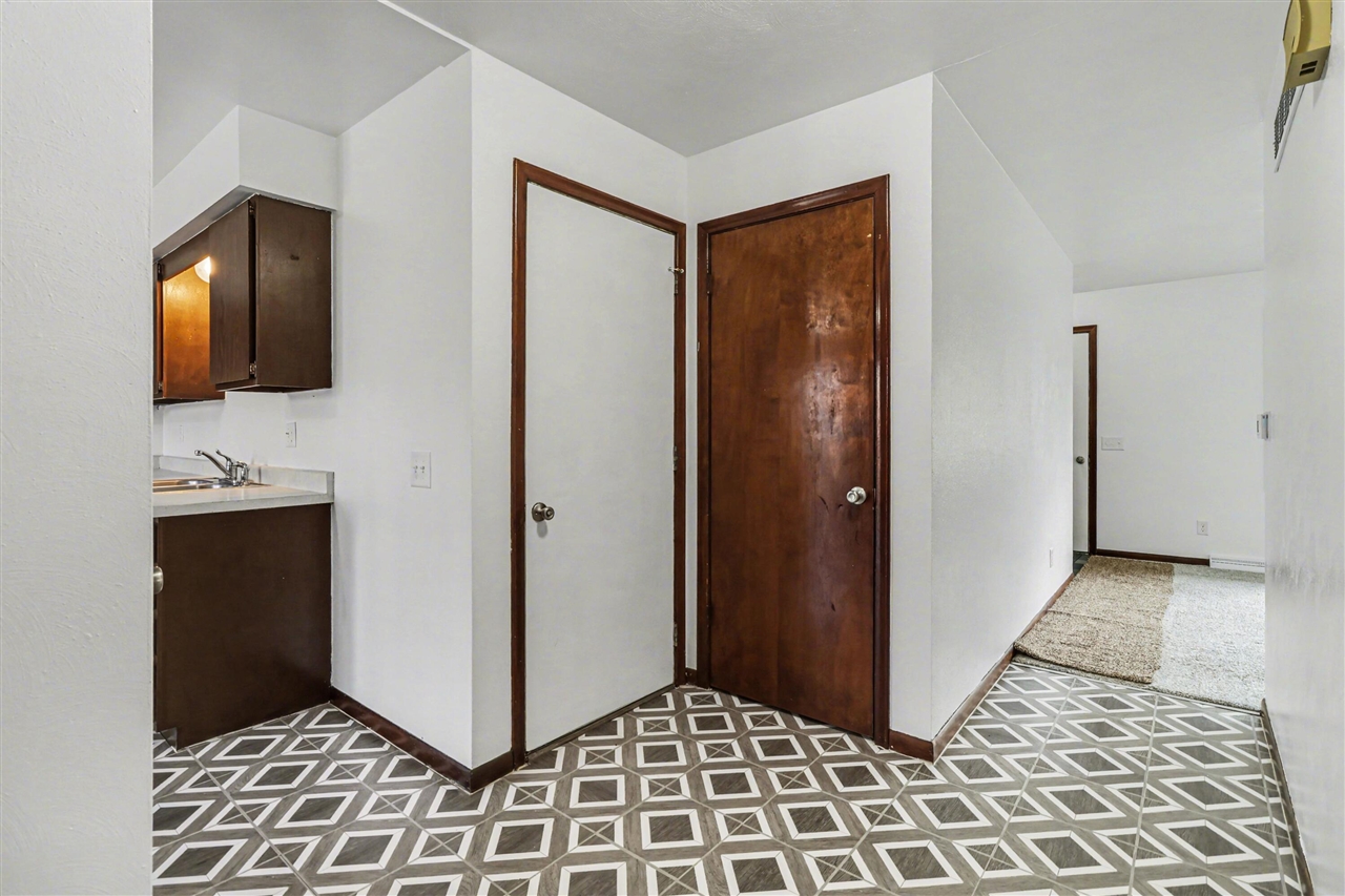 5381 Thayer Avenue, Kalamazoo, MI, 49004-1933