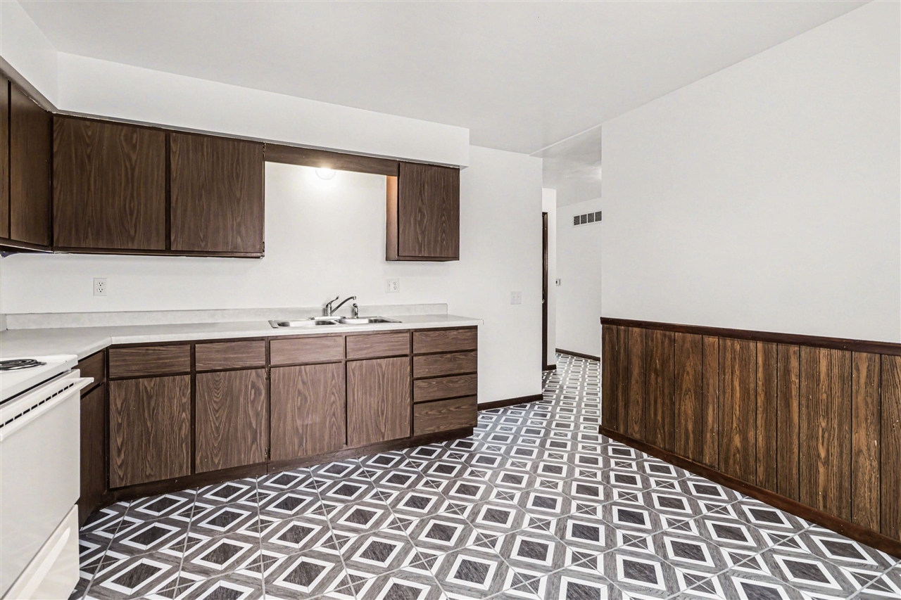 5381 Thayer Avenue, Kalamazoo, MI, 49004-1933