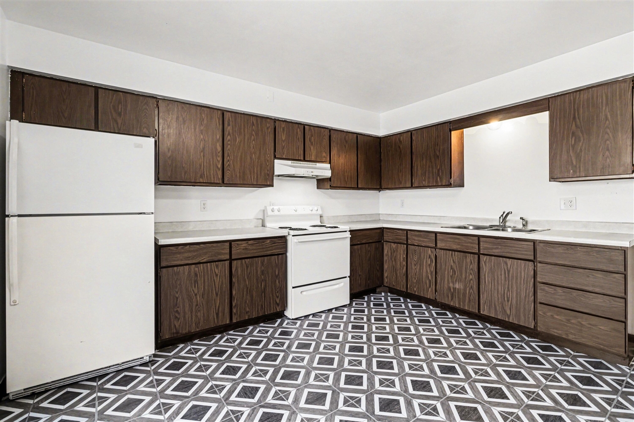 5381 Thayer Avenue, Kalamazoo, MI, 49004-1933