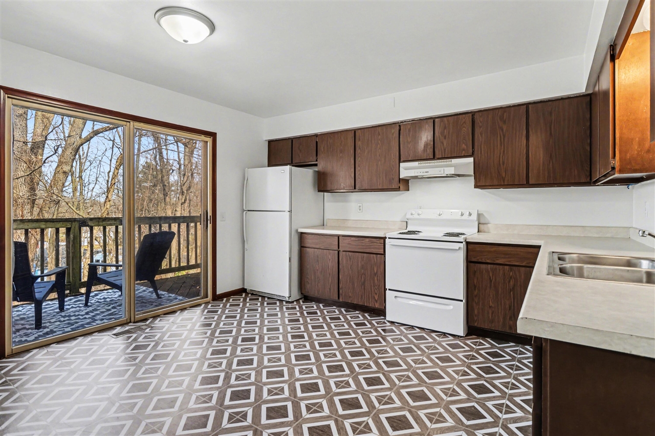 5381 Thayer Avenue, Kalamazoo, MI, 49004-1933