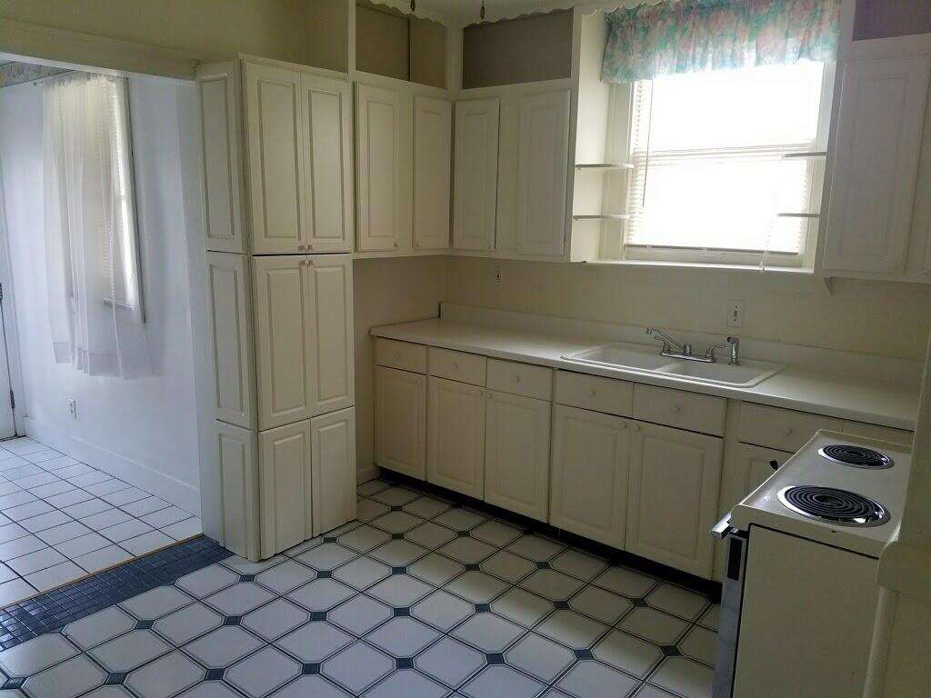 840 Superior Boulevard, Wyandotte, MI, 48192-5077