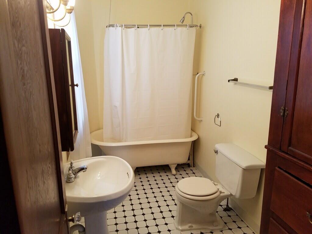 840 Superior Boulevard, Wyandotte, MI, 48192-5077