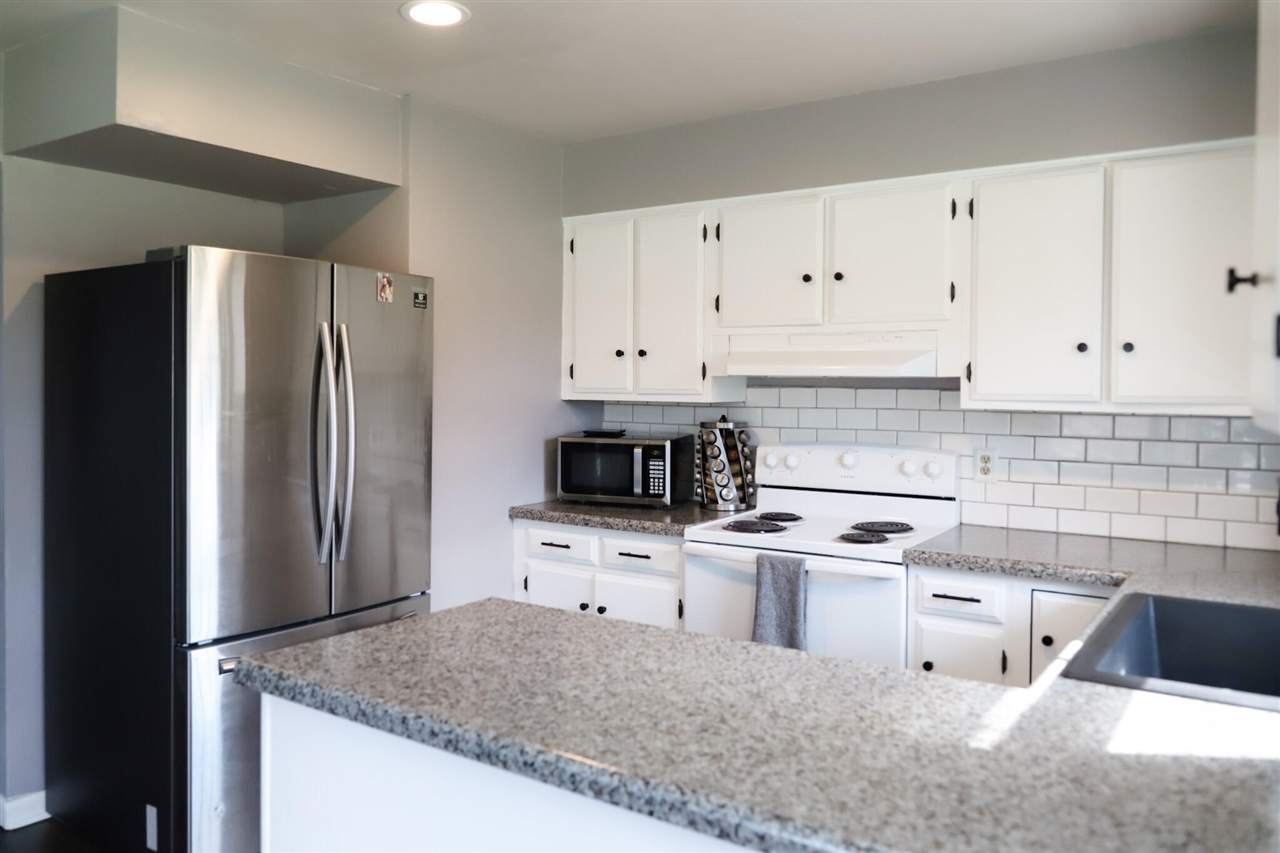 613 Hillcrest Road, Paw Paw, MI, 49079-1710