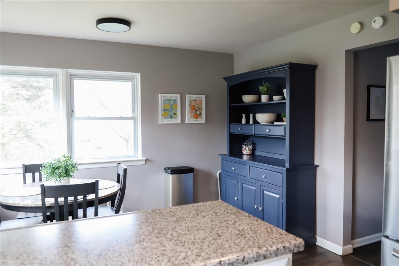 613 Hillcrest Road, Paw Paw, MI, 49079-1710