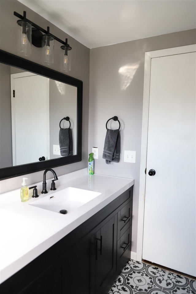 613 Hillcrest Road, Paw Paw, MI, 49079-1710