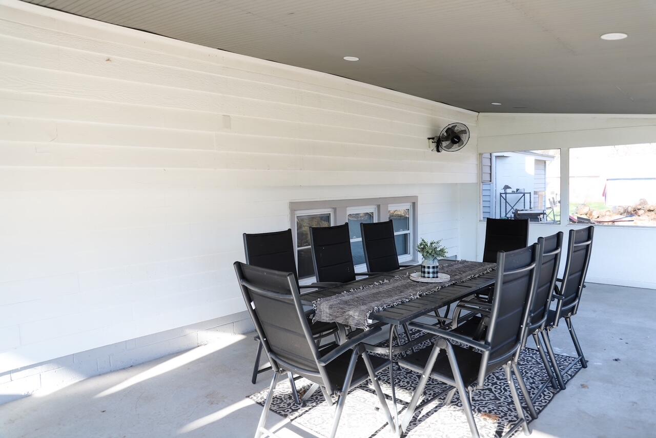 613 Hillcrest Road, Paw Paw, MI, 49079-1710