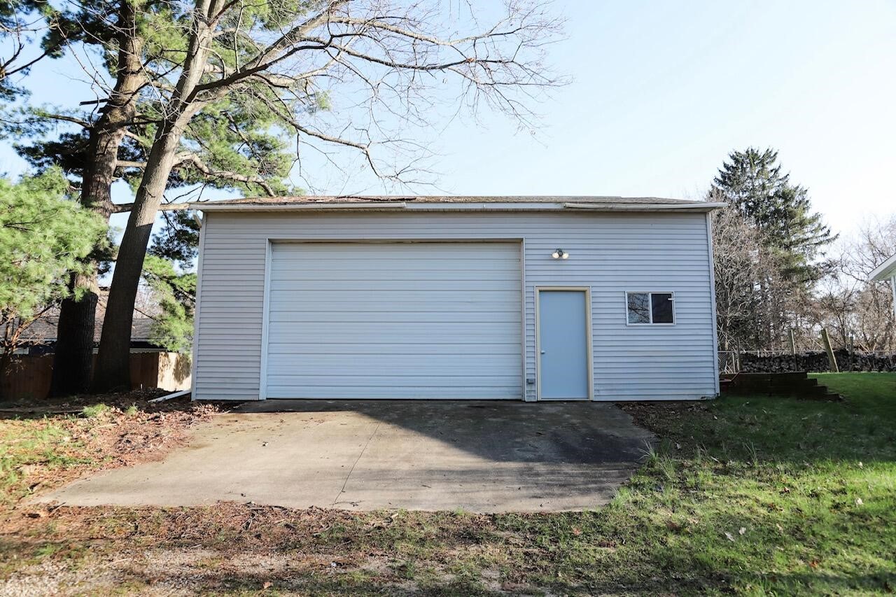 613 Hillcrest Road, Paw Paw, MI, 49079-1710