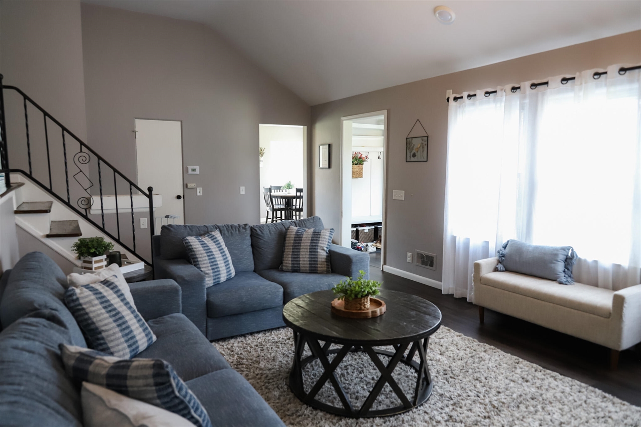 613 Hillcrest Road, Paw Paw, MI, 49079-1710