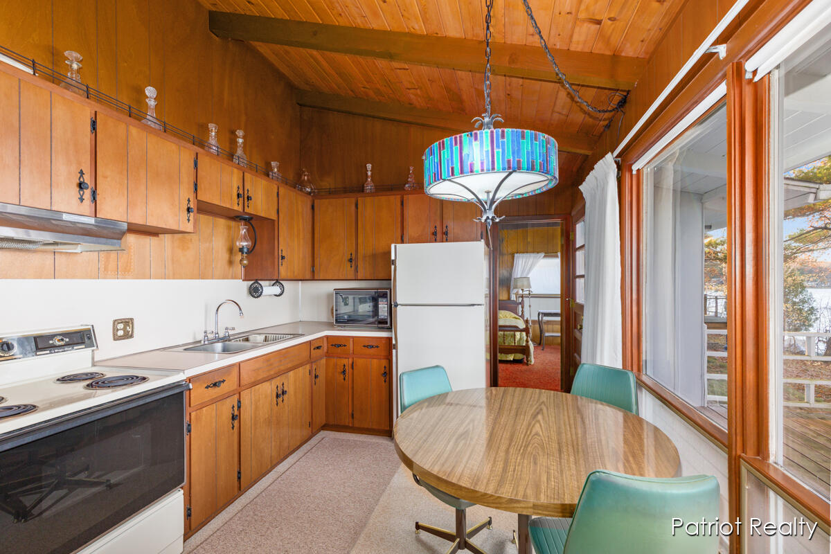 8995 Deer Point Drive, Newaygo, MI, 49337-9206