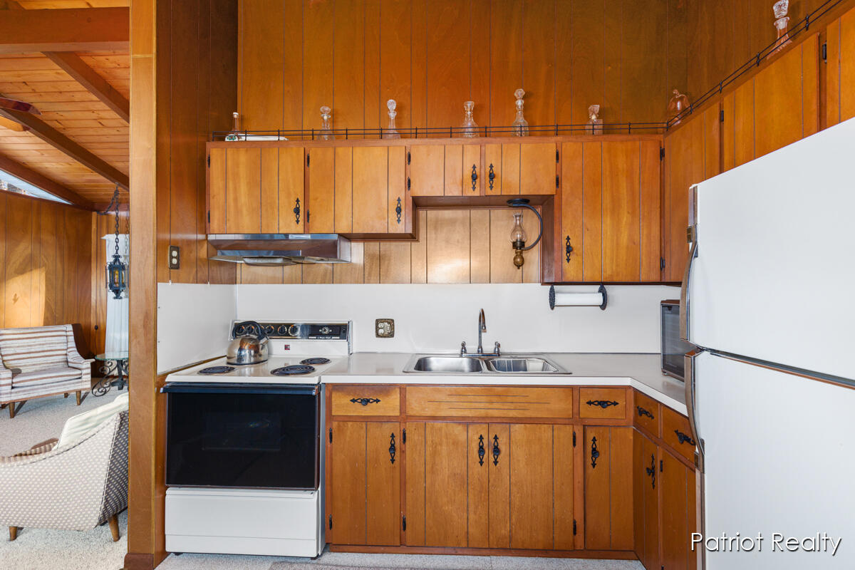 8995 Deer Point Drive, Newaygo, MI, 49337-9206