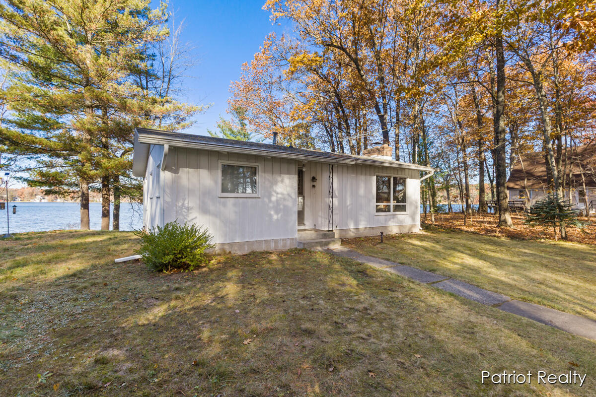 8995 Deer Point Drive, Newaygo, MI, 49337-9206