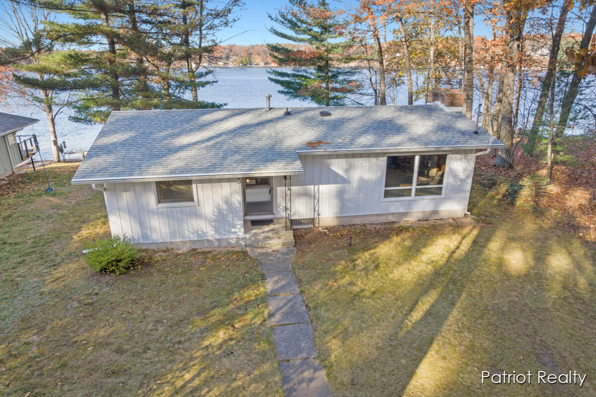 8995 Deer Point Drive, Newaygo, MI, 49337-9206