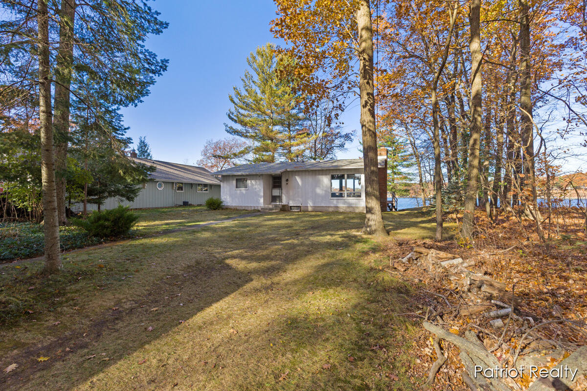 8995 Deer Point Drive, Newaygo, MI, 49337-9206