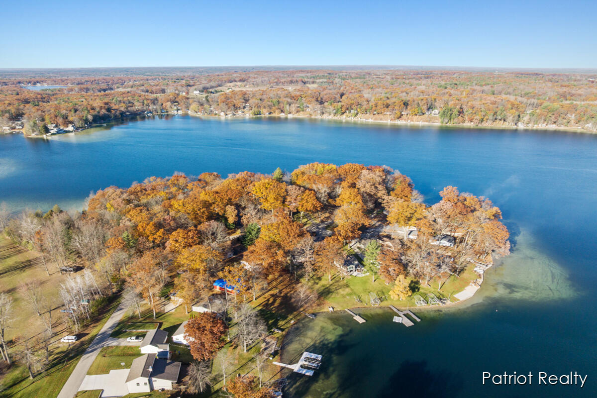 8995 Deer Point Drive, Newaygo, MI, 49337-9206