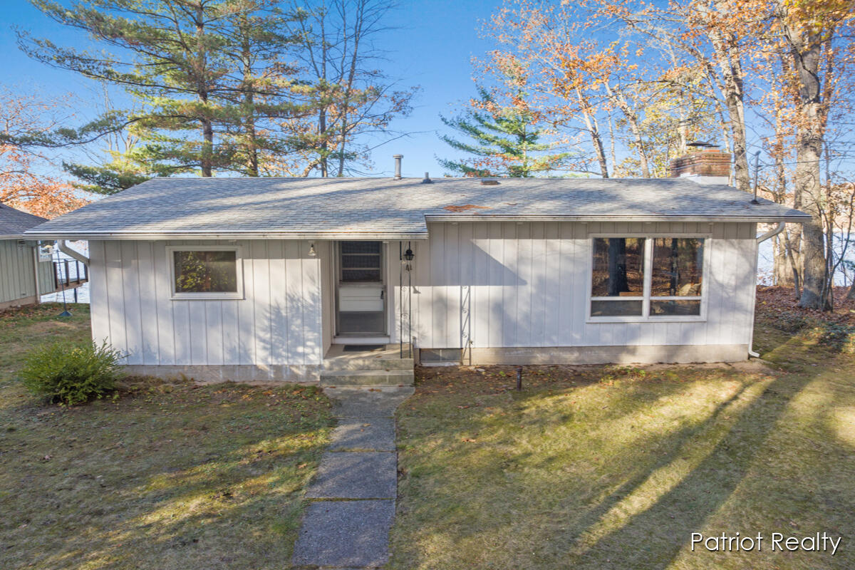 8995 Deer Point Drive, Newaygo, MI, 49337-9206