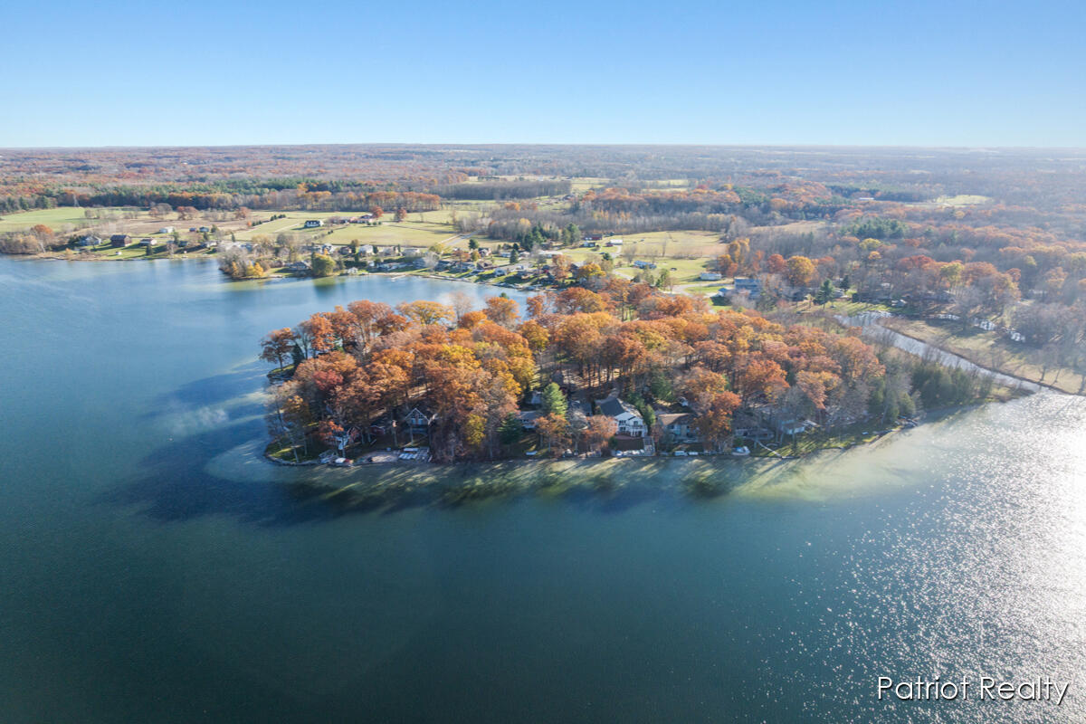 8995 Deer Point Drive, Newaygo, MI, 49337-9206