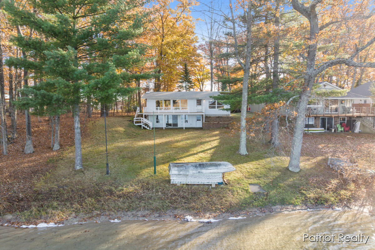 8995 Deer Point Drive, Newaygo, MI, 49337-9206