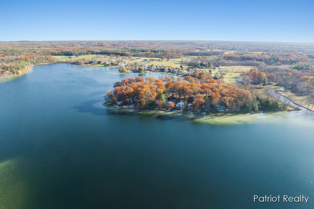 8995 Deer Point Drive, Newaygo, MI, 49337-9206