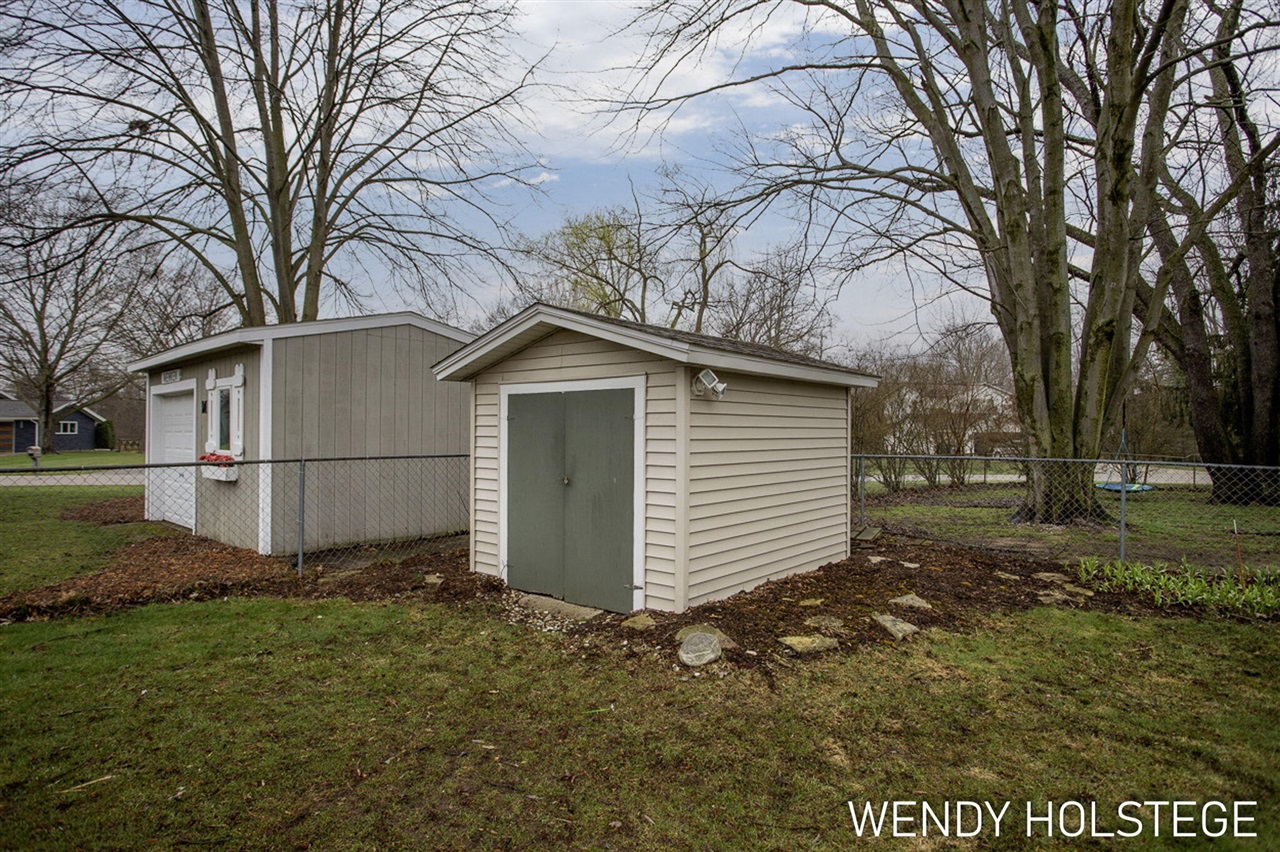 306 N 145th Avenue, Holland, MI, 49424-6448