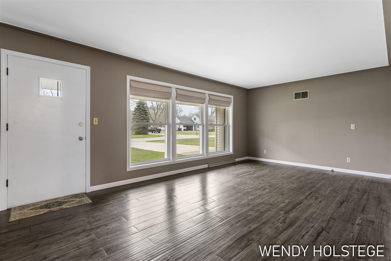 306 N 145th Avenue, Holland, MI, 49424-6448