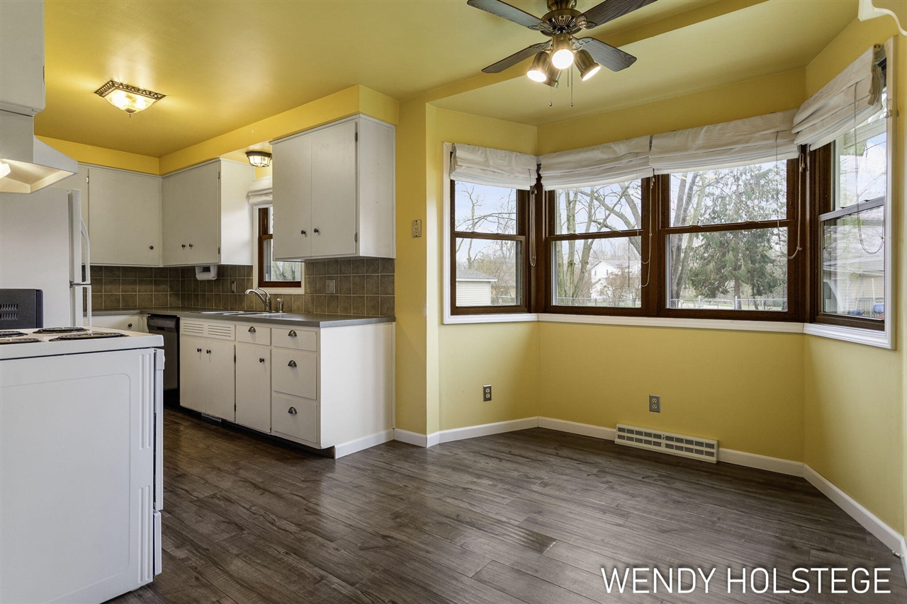 306 N 145th Avenue, Holland, MI, 49424-6448