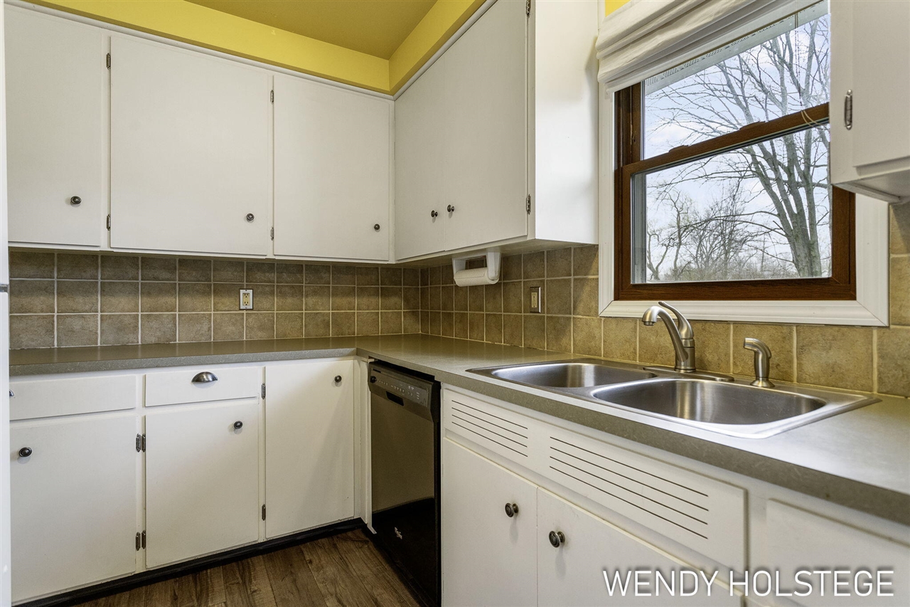 306 N 145th Avenue, Holland, MI, 49424-6448