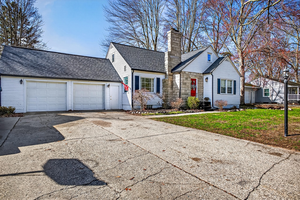 1845 Spencer Drive, Norton Shores, MI, 49441-4536