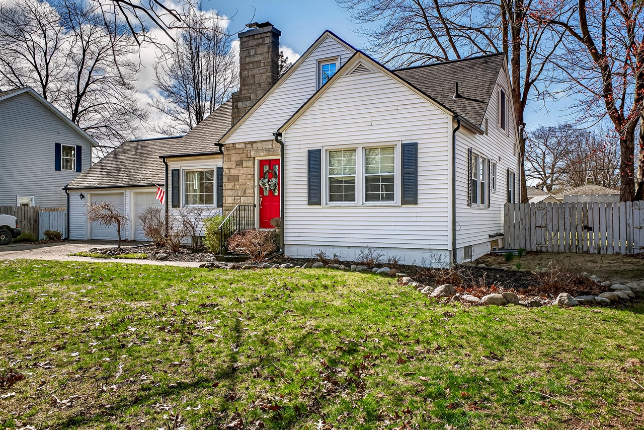 1845 Spencer Drive, Norton Shores, MI, 49441-4536