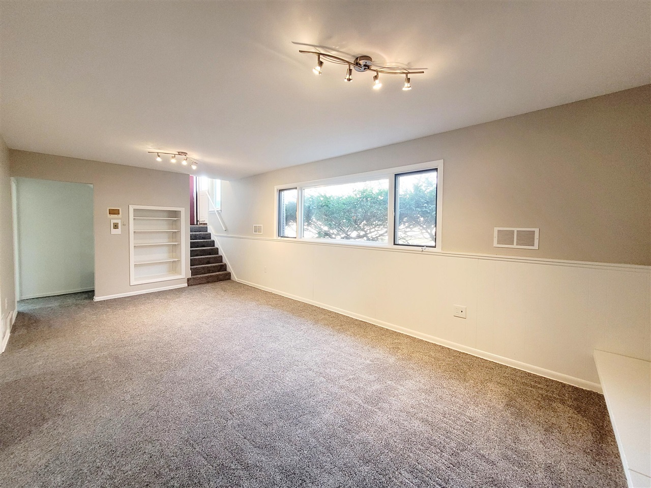 1462 Southlawn Drive, Wyoming, MI, 49509-4354