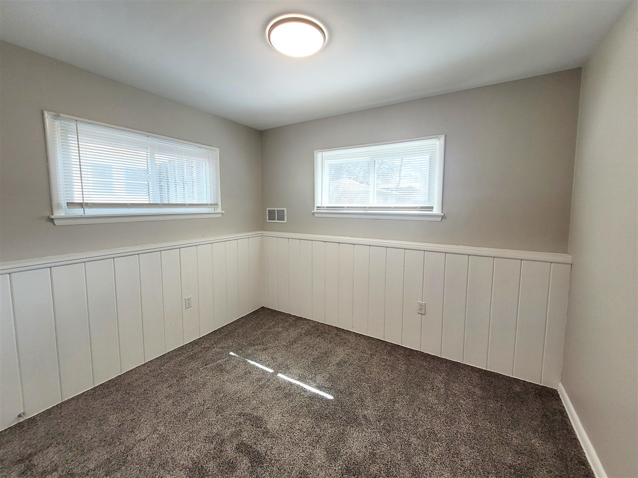 1462 Southlawn Drive, Wyoming, MI, 49509-4354