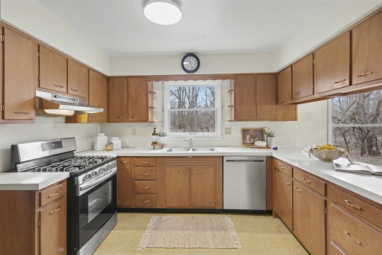 2889 Parkridge Drive, Ann Arbor, MI, 48103-1734