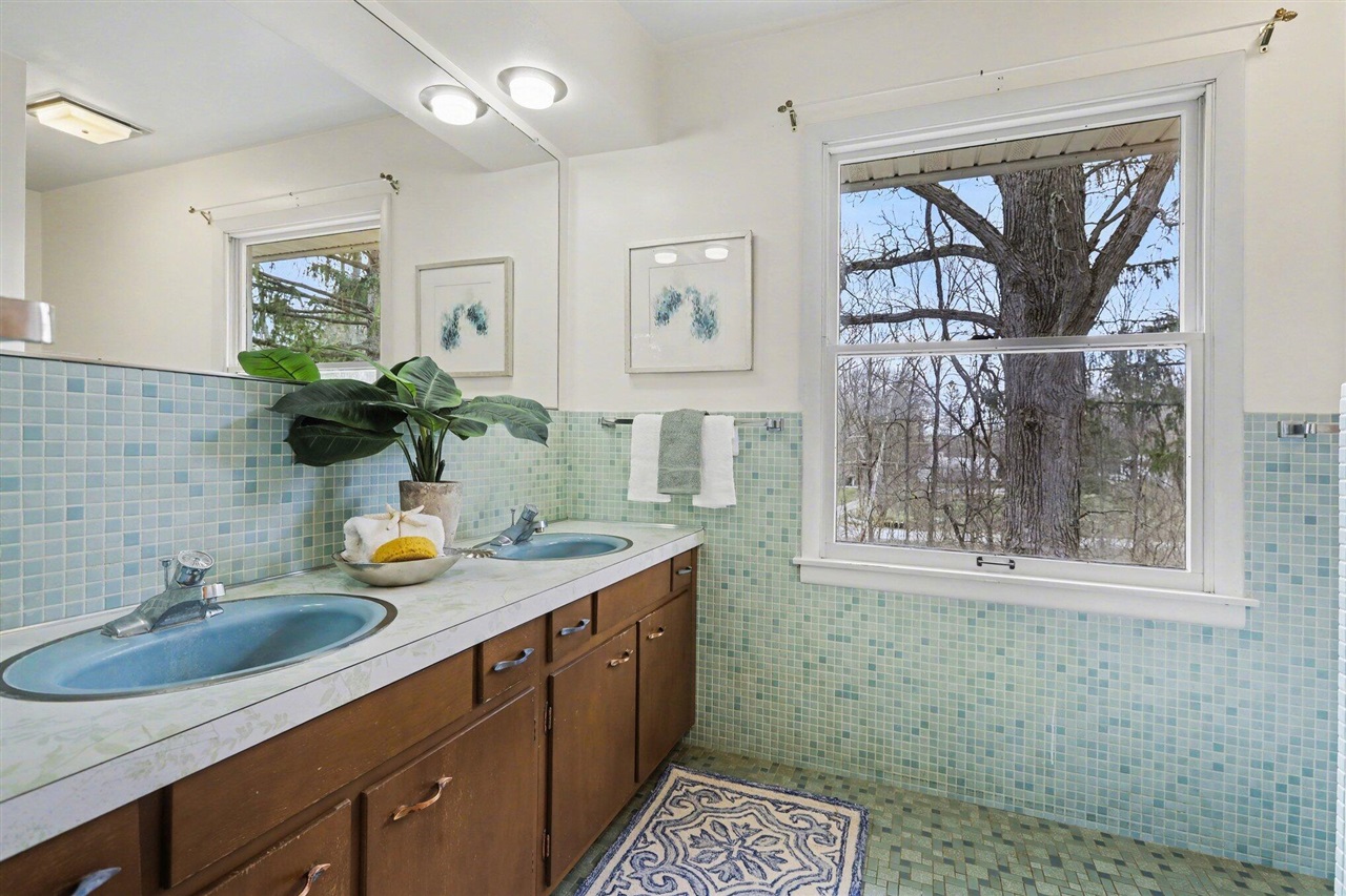 2889 Parkridge Drive, Ann Arbor, MI, 48103-1734