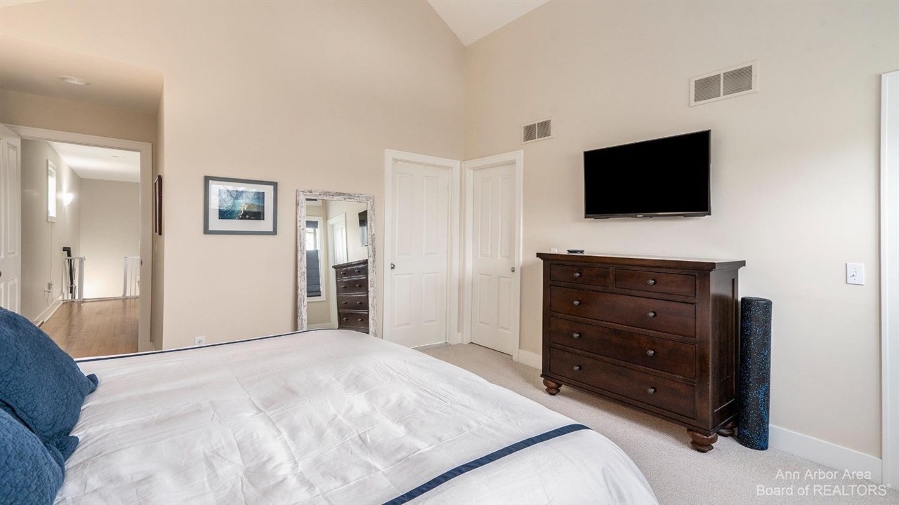 203 W Summit Street, Ann Arbor, MI, 48103-3249