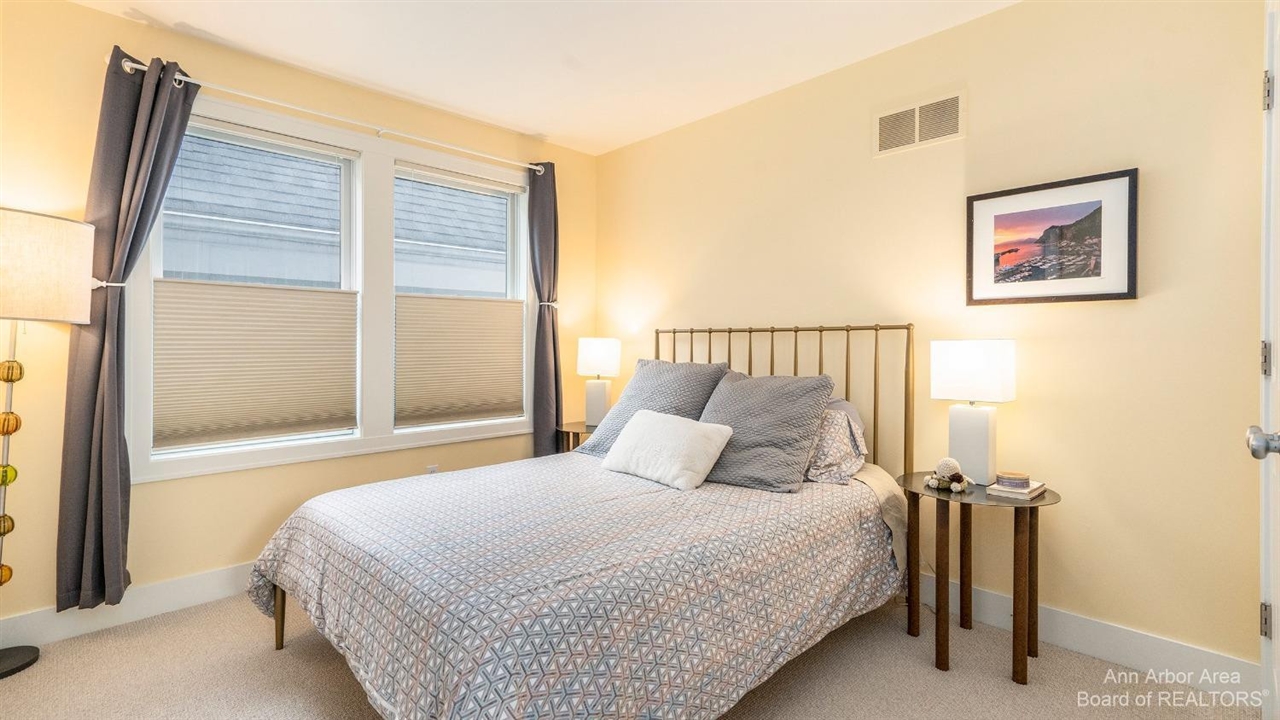 203 W Summit Street, Ann Arbor, MI, 48103-3249