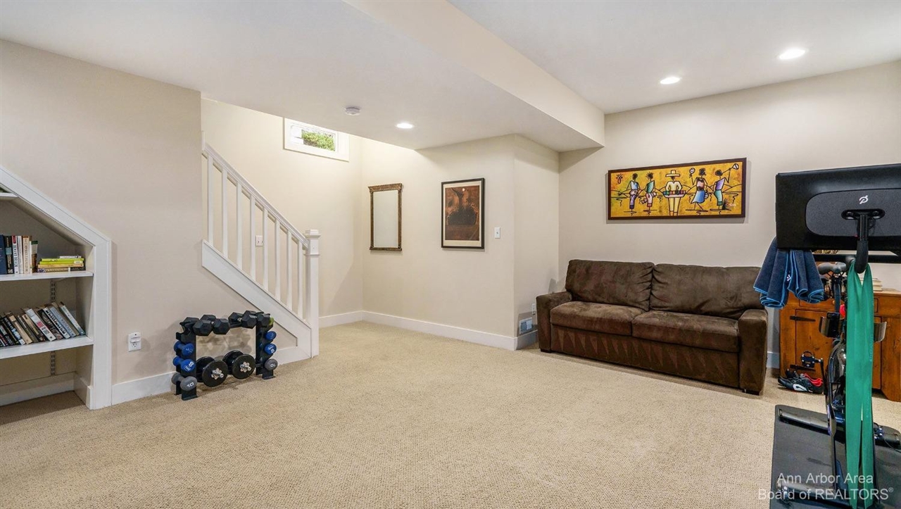 203 W Summit Street, Ann Arbor, MI, 48103-3249