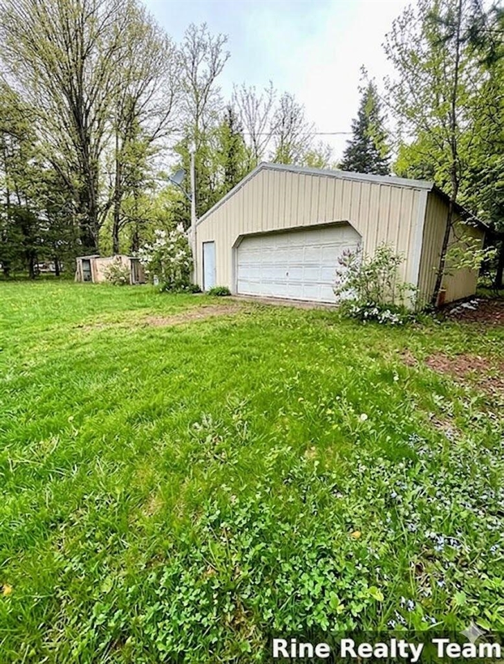 10624 W 22 1/2 Road, Mesick, MI, 49668-8921