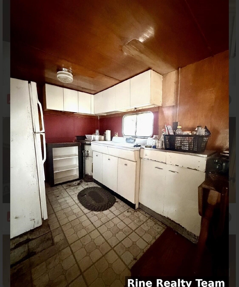 10624 W 22 1/2 Road, Mesick, MI, 49668-8921